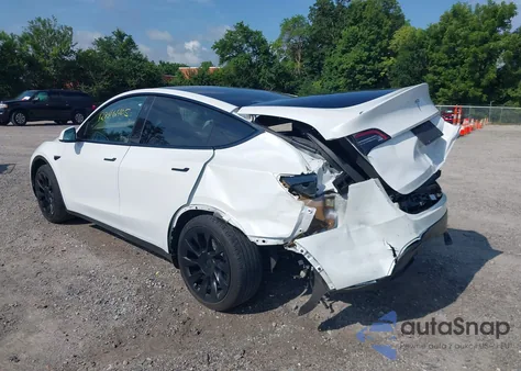 2023 Tesla Model Y Awd/Long Range Dual Motor All-Wheel Drive z USA, uszkodzony, nr VIN 7SAYGAEE5PF971132